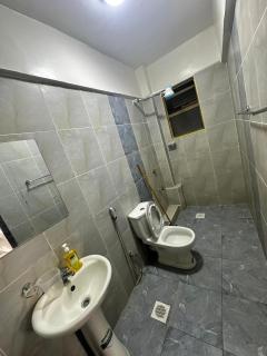 2 bedroom apartment furnished in Eastleigh - 3
