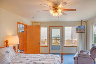 Beachfront Moclips Retreat w Hot Tub Fire Pit - 4