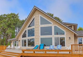 Beachfront Moclips Retreat w Hot Tub Fire Pit - 3