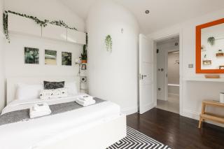 Bright 2BR Garden Flat in South Norwood - 8