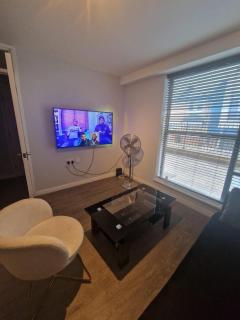 Chic London Apartment in Beames Road - 6