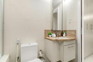 FIRST CLASS 1BR Burj Khalifa View , Near Metro - 8