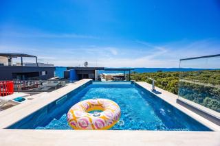 Luxury Pool Seaside Apartments Zadar - 2