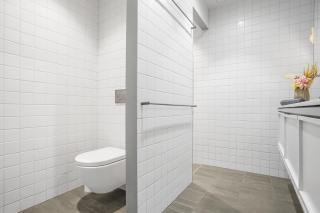 Center of Sydney 2 Bedroom Apartment with Balcony - 1