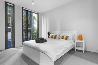 Center of Sydney 2 Bedroom Apartment with Balcony - 2