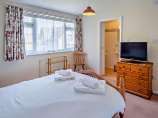 4 Bed in Shanklin IC068 - 1