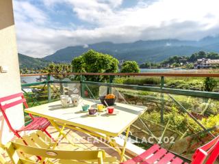Les Roseaux du Lac - 7 appartements situés dans une résidence posée au bord du lac d'Annecy - 0