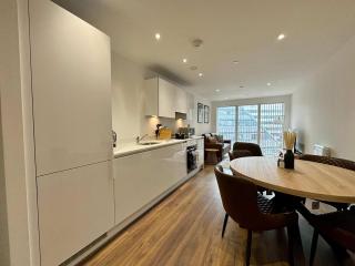 Luxury 2 bed Apartment Bracknell - 1