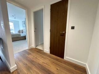 Luxury 2 bed Apartment Bracknell - 4