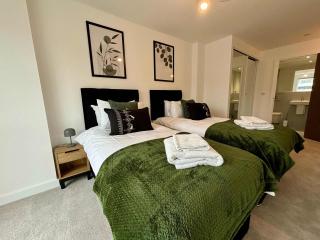 Luxury 2 bed Apartment Bracknell - 9