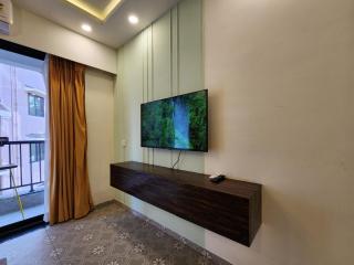 Zen Urban 1BHK Retreat with Pool, Amenities - 5 Minutes to Candolim Beach - 1