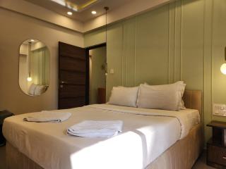 Zen Urban 1BHK Retreat with Pool, Amenities - 5 Minutes to Candolim Beach - 9