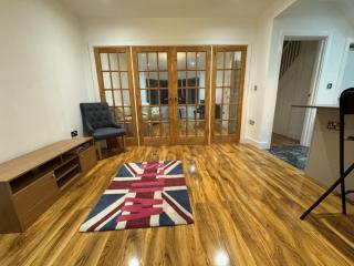 Purley Home - London & Gatwick 20 Mins Away - 9