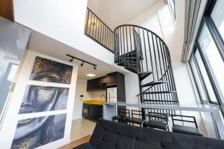 Charmoso duplex LUXO no centro de Curitiba - 0