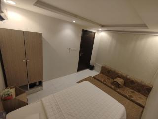 Salam Apartments 6 Small room with private entrance on the street C-6 - 8