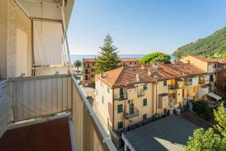 Seaview Apartment - B - 2