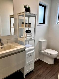 Queenstown Studio with Mountain Views - 1