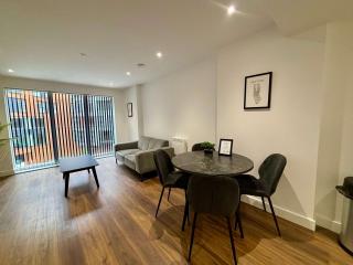 1 Bed Serviced Apartment Bracknell with parking 5 mins from station - 6