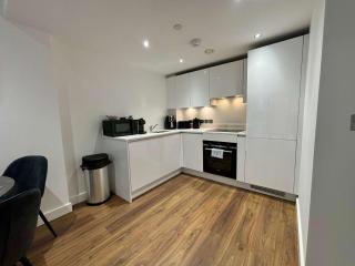 1 Bed Serviced Apartment Bracknell with parking 5 mins from station - 7
