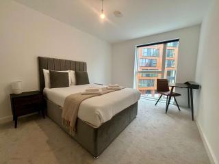 1 Bed Serviced Apartment Bracknell with parking 5 mins from station - 5