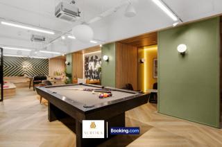 Spacious 2BDR Apartment By Aurora WorkNest Short Lets & Serviced Accommodation London With Wi-Fi, Fitness Centre & City View - 1