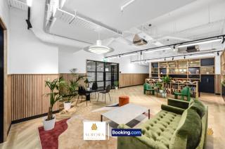 Spacious 2BDR Apartment By Aurora WorkNest Short Lets & Serviced Accommodation London With Wi-Fi, Fitness Centre & City View - 2