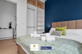 Stylish 2BDR Apartment With Cinema, Gym and Free Parking By Aurora WorkNest Short Lets & Serviced Accommodation London - 1