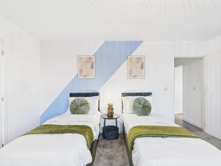 Relaxing Cooden Escape Stylish 3 Bed Flat - 4