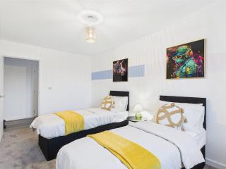 Relaxing Cooden Escape Stylish 3 Bed Flat - 3