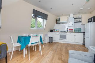 3-bedroom flat for 4, excellent transport connections - 8