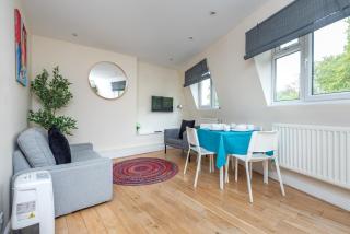 3-bedroom flat for 4, excellent transport connections - 5