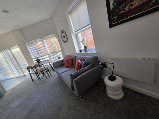 Spacious Stylish Apartment in Swindon Town Centre - 8
