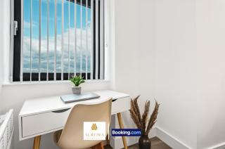 Modern 2BDR Apartment With Free Wi-Fi, Private Parking Near to Heathrow By Aurora WorkNest Short Lets & Serviced Accommodation London - 9