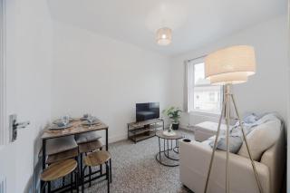 East London Flat - 7