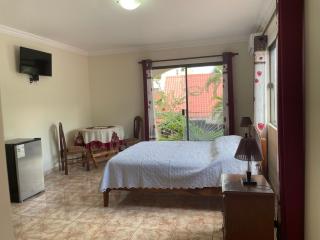 Habitación amplia y cómoda con baño privado-Zona Norte, Santa Cruz - 1