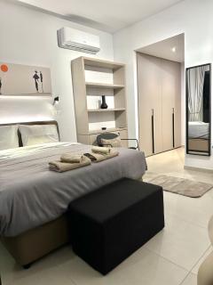 Nesseus Lux Suites - Near Unic & EUC - 2