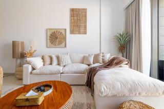 Serene 1BR Retreat with Pool & Gym by Safa Park - 8