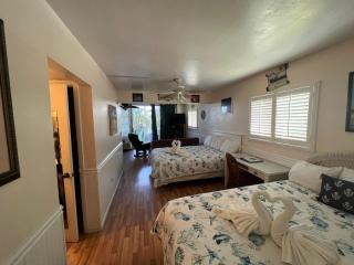 Waterfront 2 Queens Free Parking - 3