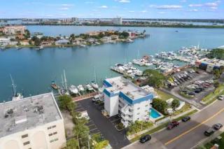 Waterfront 2 Queens Free Parking - 2