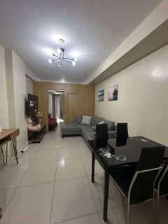 Shell residences Moa Staycation by jeric - 0