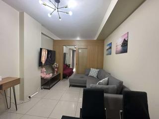 Shell residences Moa Staycation by jeric - 3