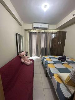 Shell residences Moa Staycation by jeric - 1