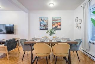 Stylish Loft Retreat - Prime Location - Sleeps 8 - 9