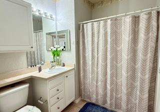 2br2ba Getaway 7 Miles From Orlando Parks - 3