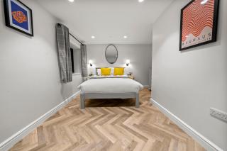 The Salt Room Modern 1 Bedroom Home By AltoLuxo Short Lets Serviced Accommodation With Free Wifi & Parking - 1