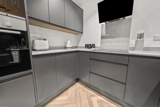 The Salt Room Modern 1 Bedroom Home By AltoLuxo Short Lets Serviced Accommodation With Free Wifi & Parking - 2