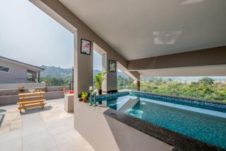 Da Alohas 2BHK Luxury Private Pool Penthouse Suite - 8