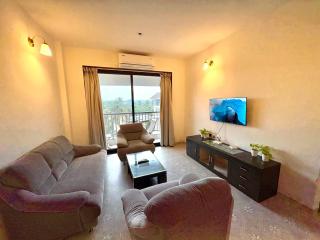 Chic 1BHK Goan Retreat with Balcony, Pool & Amenities - Close to Candolim Beach - 3