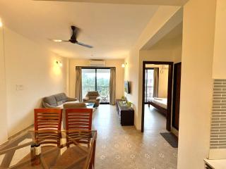 Chic 1BHK Goan Retreat with Balcony, Pool & Amenities - Close to Candolim Beach - 1