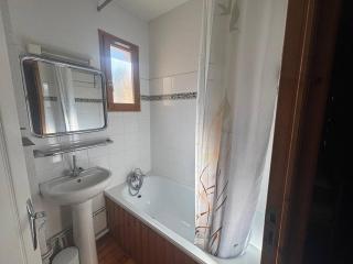 Duplex T4 avec parking et balcon aux Angles - FR-1-593-16 - 3